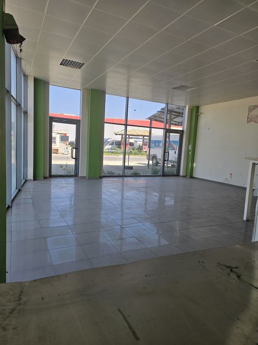 Vand  spatiu comercial sau depozitare