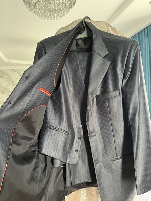 Продам костюмы совершенно новые