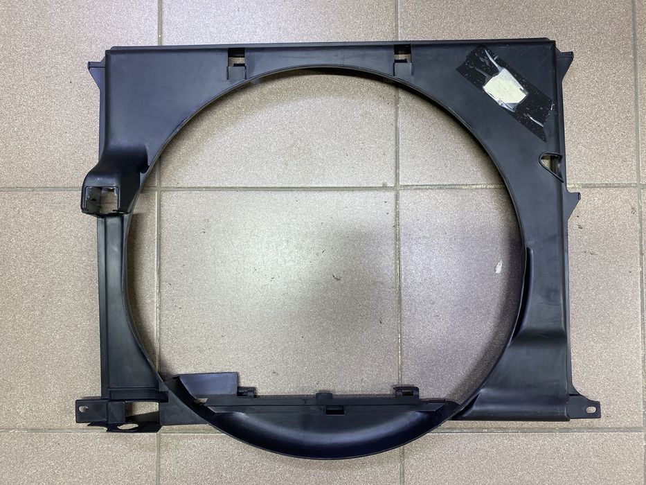 Диффузор радиатора БМВ Е34 М20 (Е36 М50)