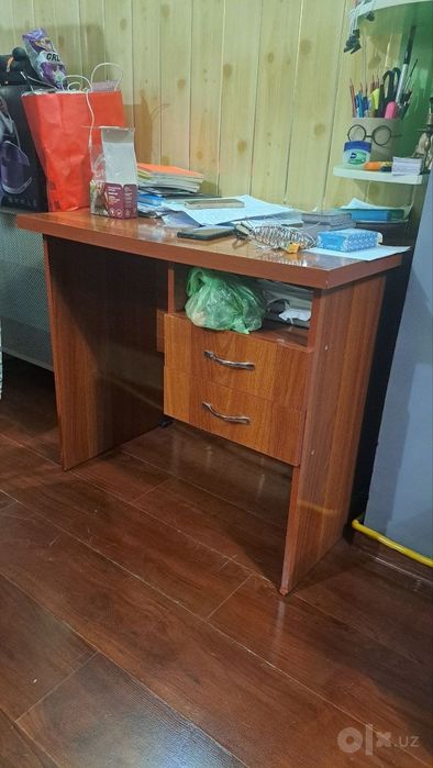 Продам мягкую мебель,прихожую,столы (диван и кресло)