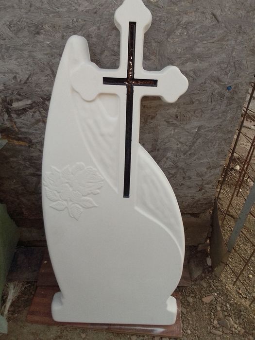 Cruci din praf de marmura