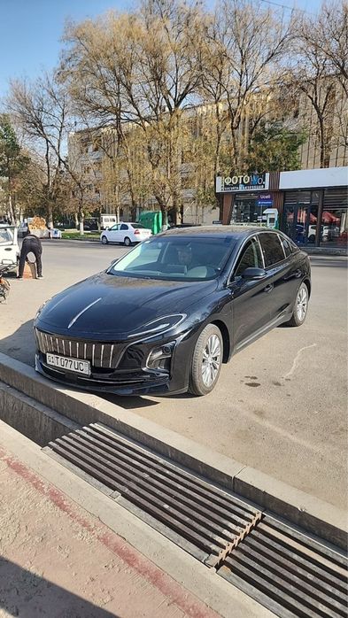 Срочно сотилади Hongqi E-QM5.