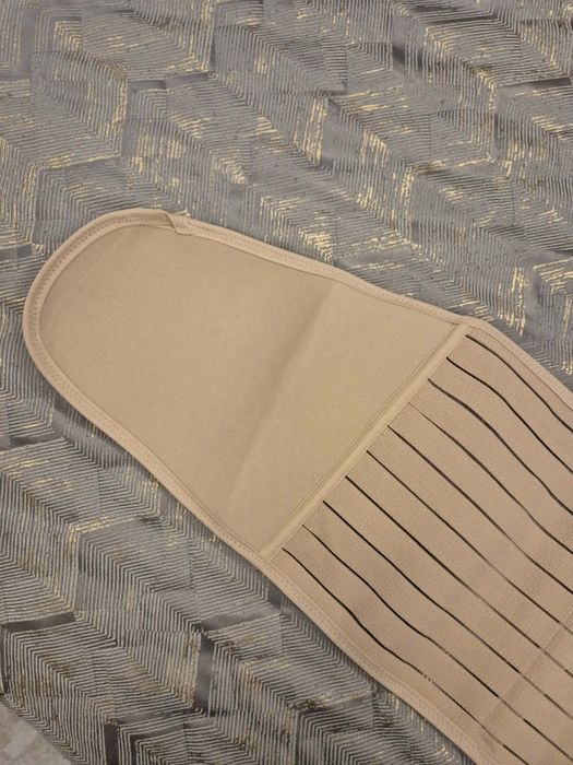 Медицински колан, поддържащ коремната мускулатура след раждане