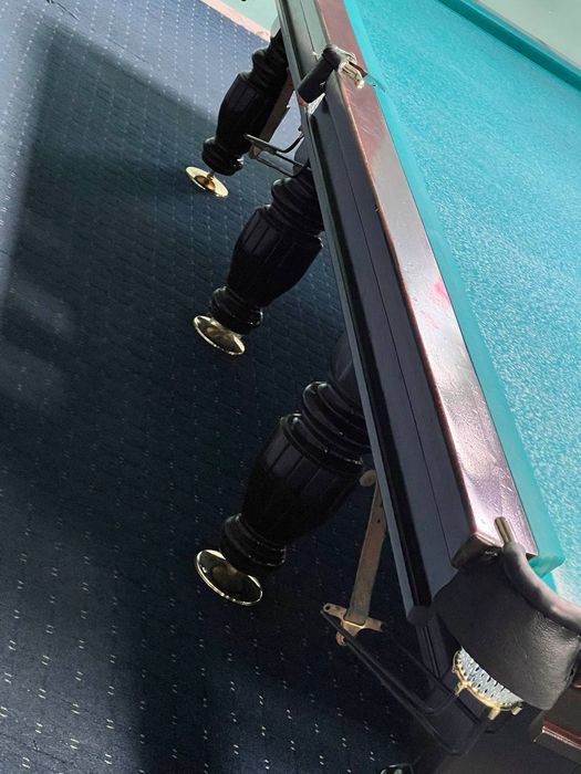 Бильярдный стол сотилади