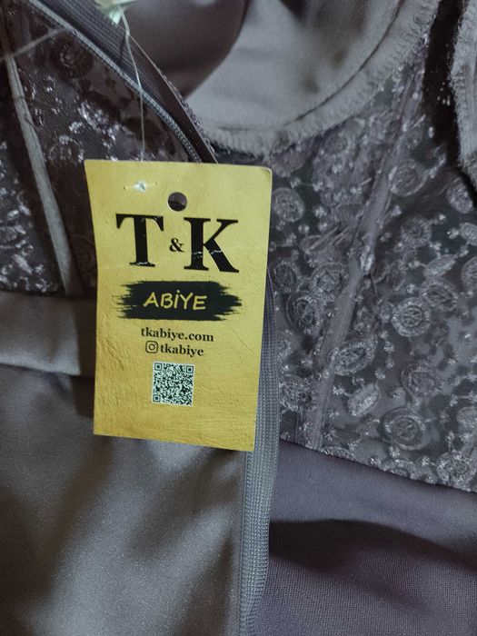 нова бална рокля