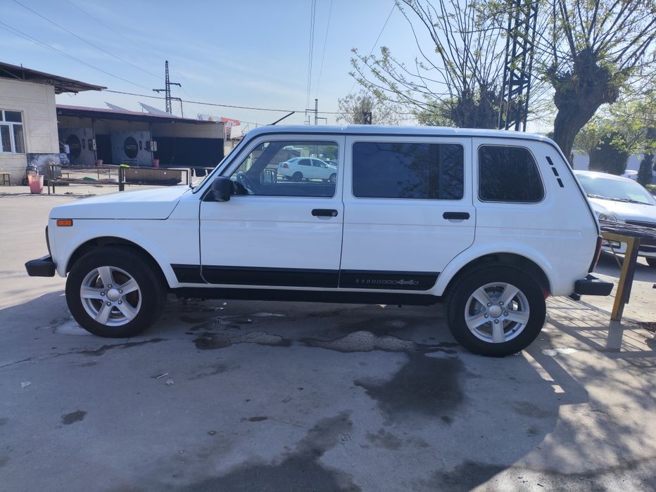 Нива легенда 4 дверная