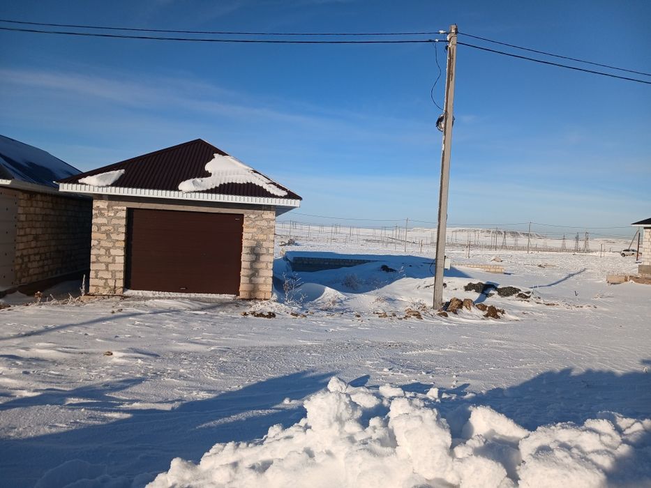 Продам землю с фундаментом.