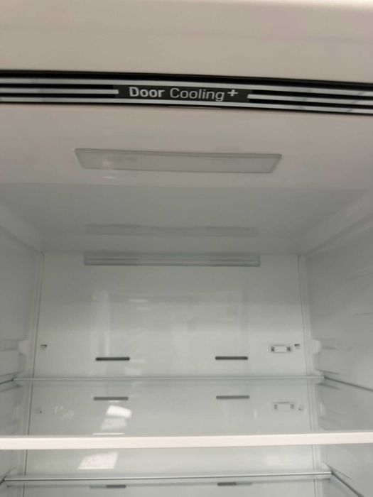 Хладилник c долна камера LG DoorCooling  технология, 384L капацитет