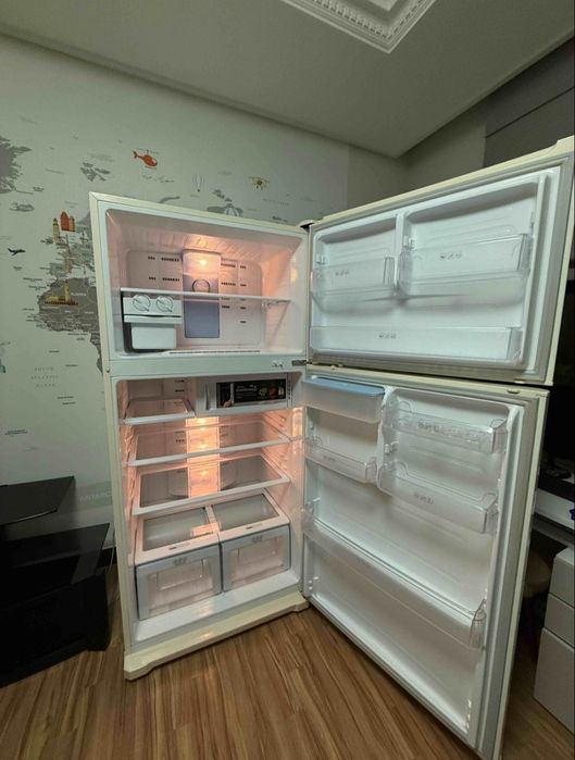 Холодильник большой продам. Доставка до квартиры!