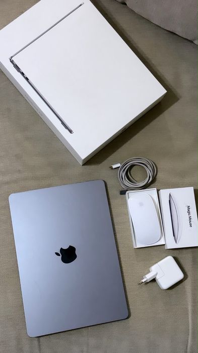 Продам macbook Air M2 (2023 года)