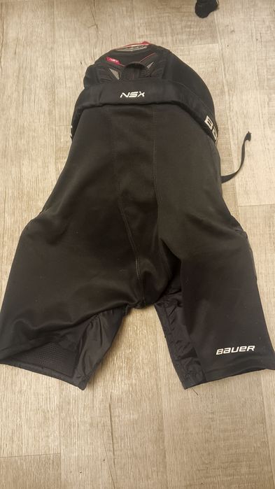 Хоккейные шорты Bauer.
