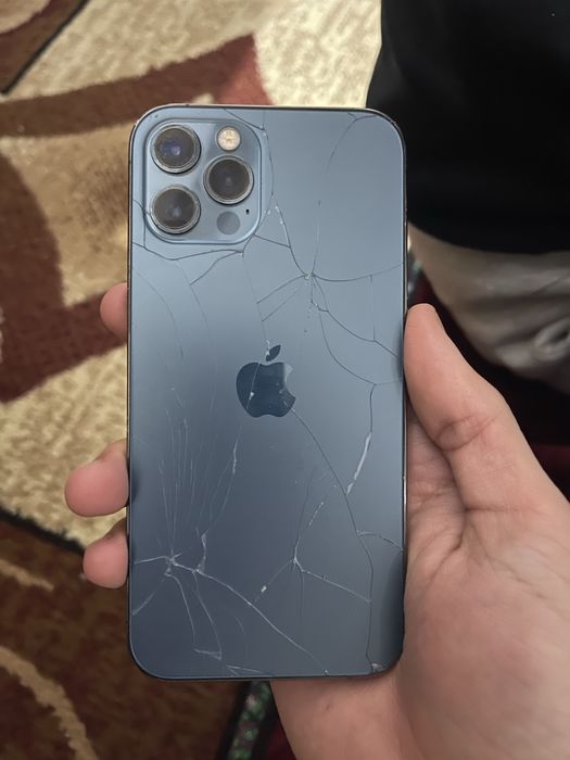 iphone 12 pro sotiladi aybi kirishka singan yomkist 68/128 gb