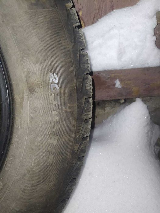 Срочно продам шины шипованные