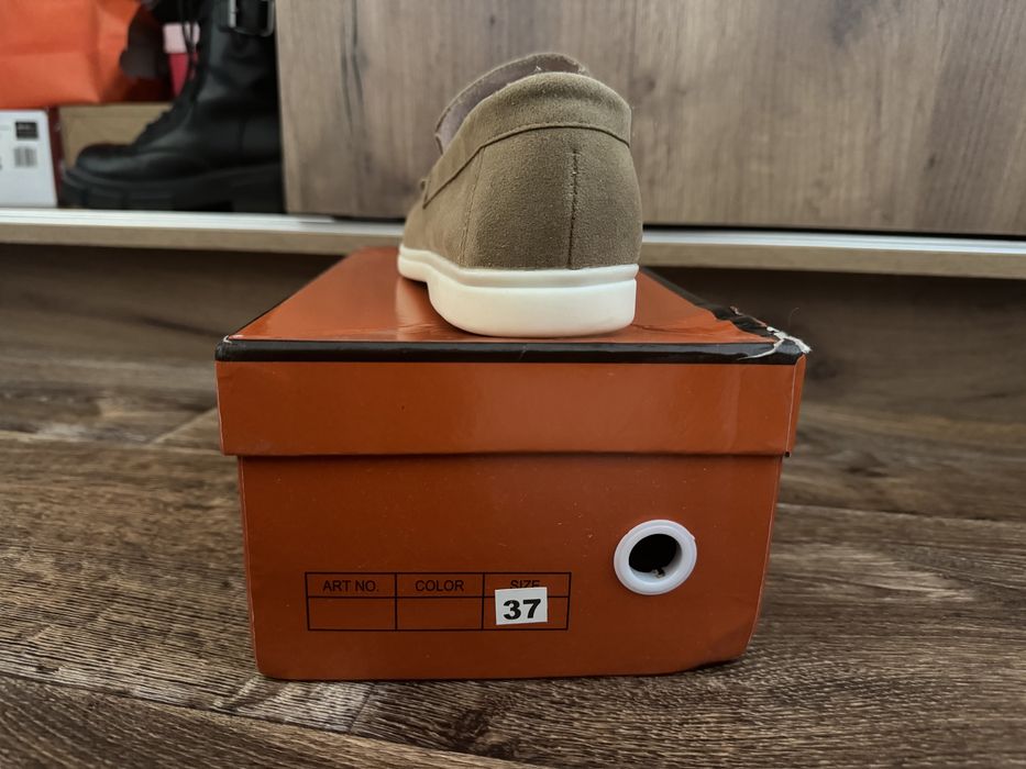 Лоферы бежевые под замшу