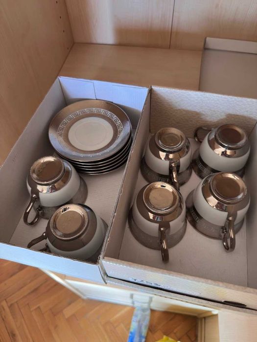 Чисто нови чаши и сервизи