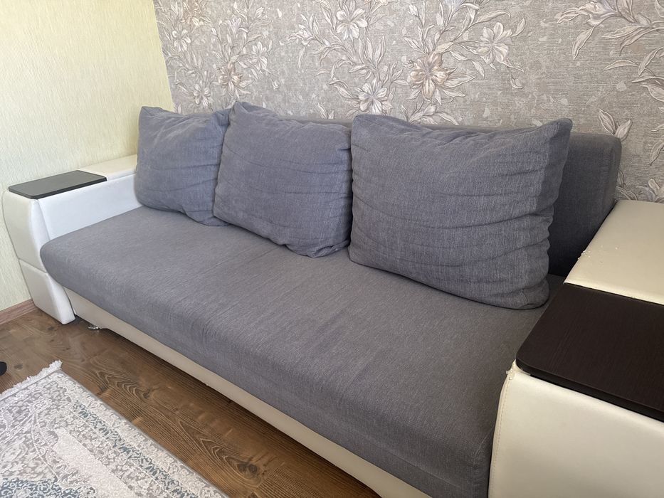 Продам диван  срочно