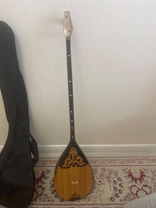 Домбыра с чехлом новая