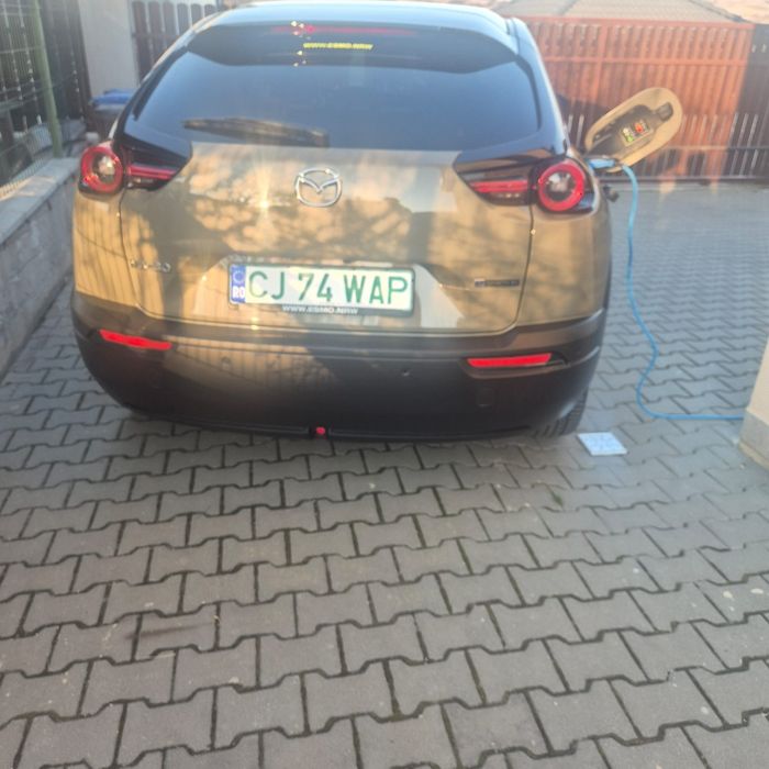 Vând Mazda MX-30