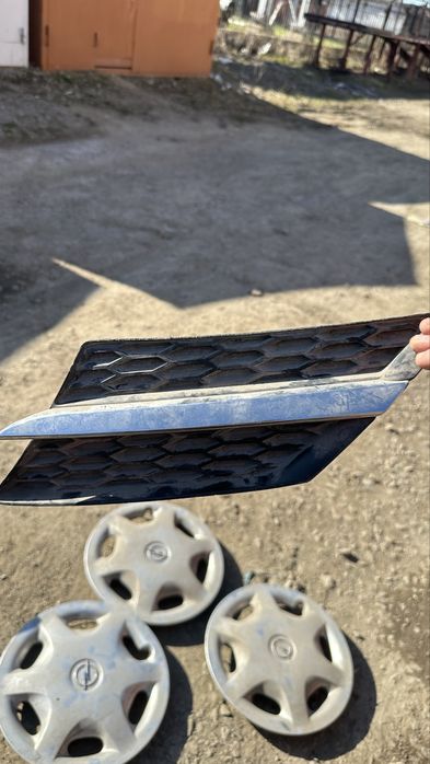 Решетка бампера rav 4