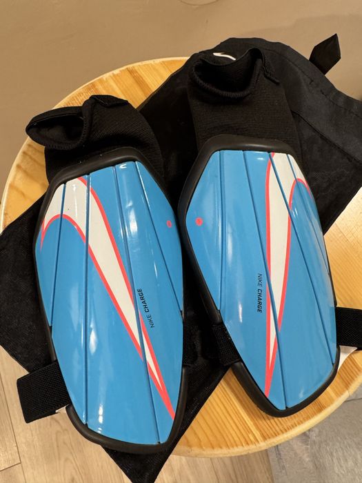 Детски футболни обувки Nike Phantom Luna II Club + Nike Charge кори