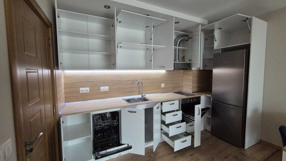 Дава се под наем Тристаен апартамент в София, Зона Б-18 - 90 кв.м за 810 € - Снимка #1