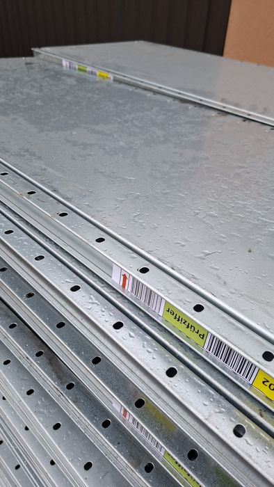 Vând rafturi metalice zincate la cela mai mica preț din România