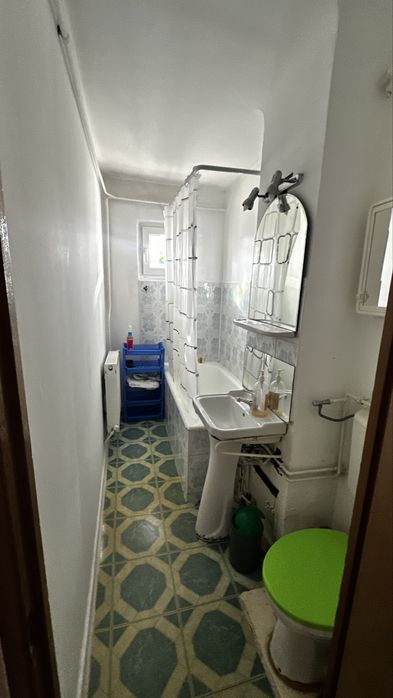 Vand apartament cu doua camere