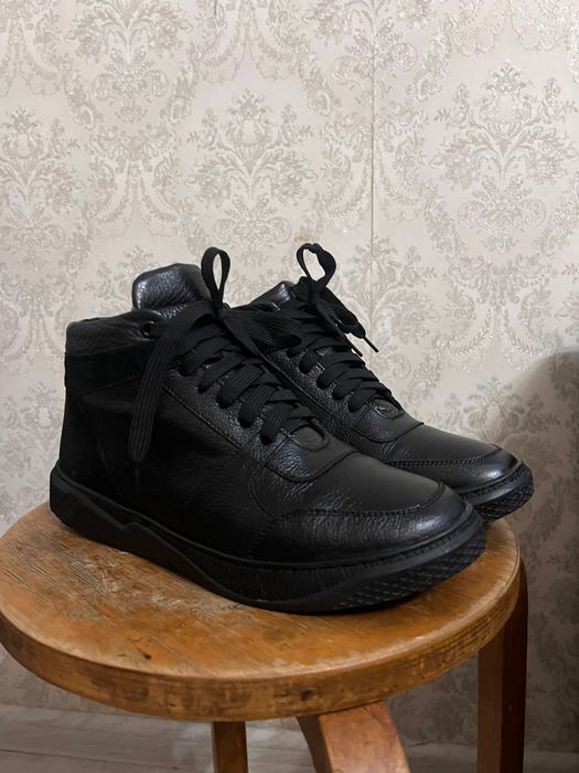 Продам зимнию обувь новая