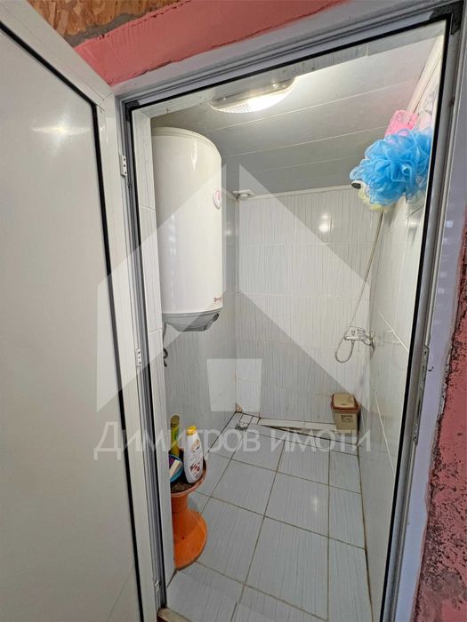 Продава самостоятелна, еднофамилна къща гр. Нови пазар - кв. Нииж.