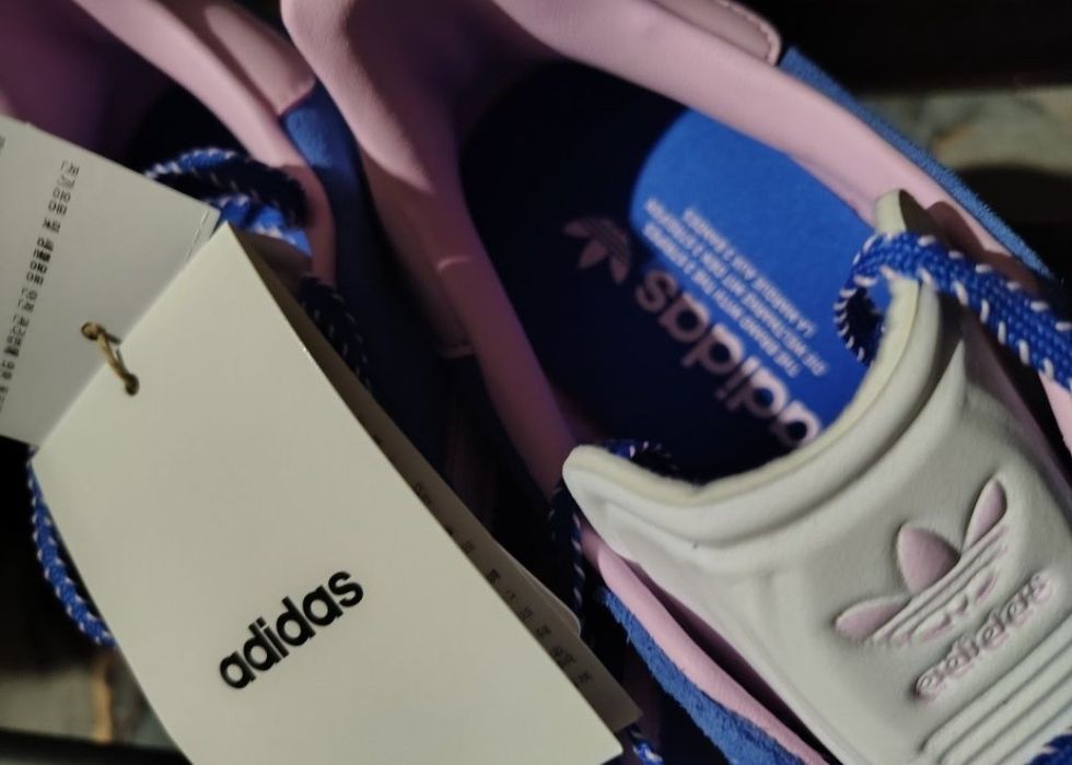 Продаю кроссовки оригинал адидас