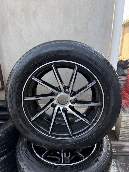 Таиота Камри 30.35 диска R16