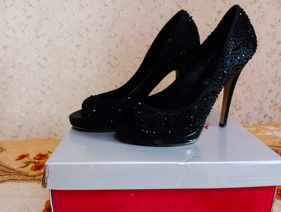 Туфли Чёрные, с чёрными камнями