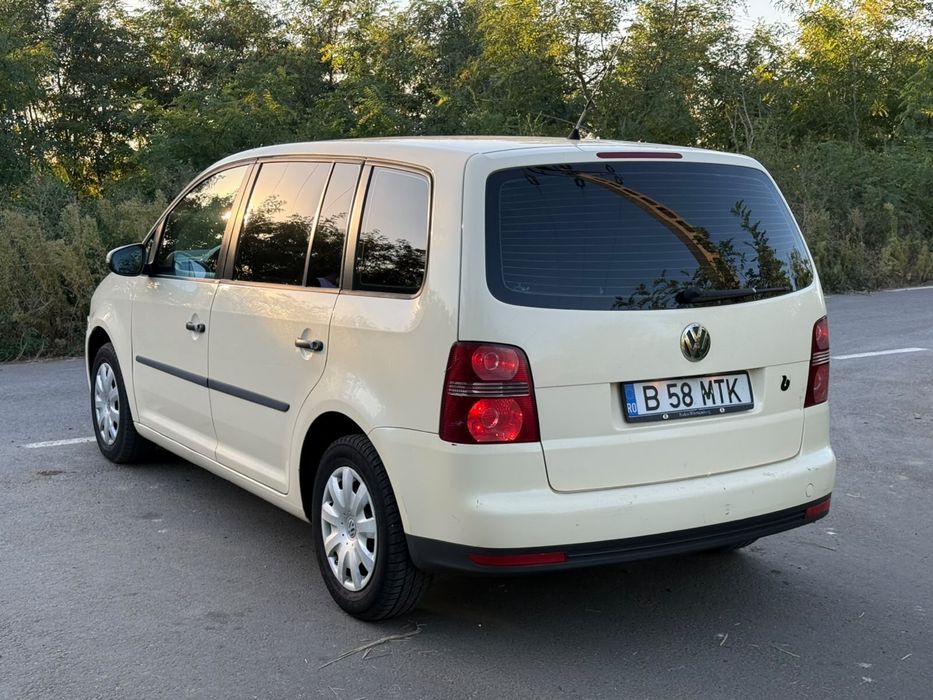 VOLKSWAGEN Touran 2010 — imagine 5