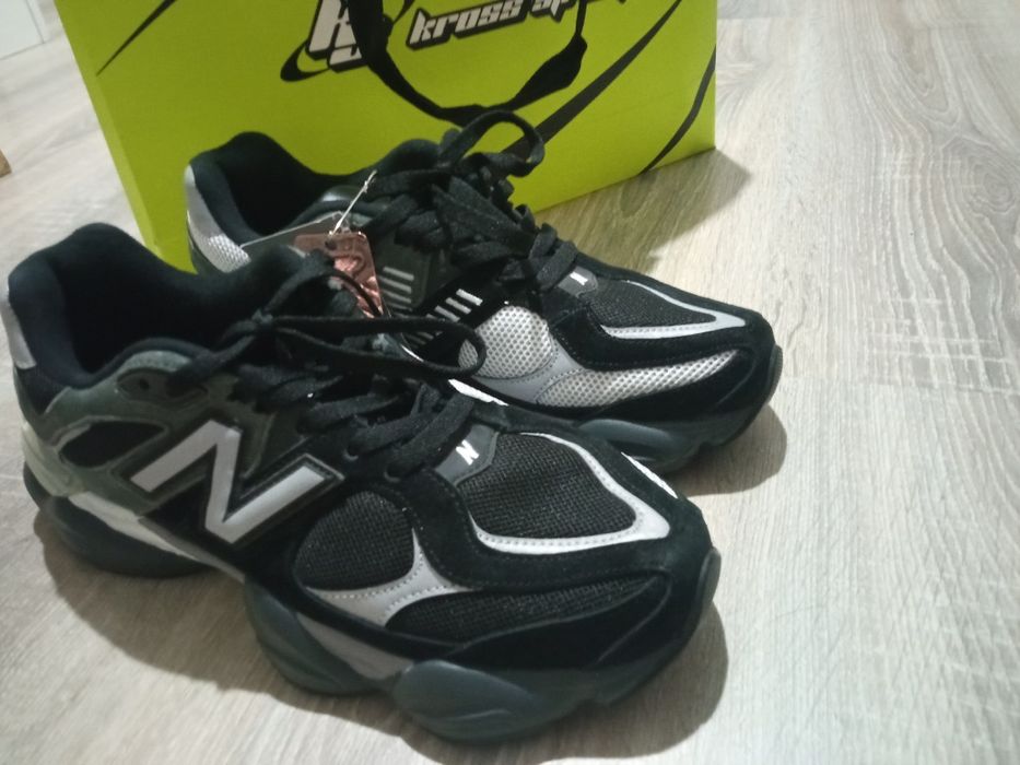 кроссовки NEW BALANCE 9060 42 размера