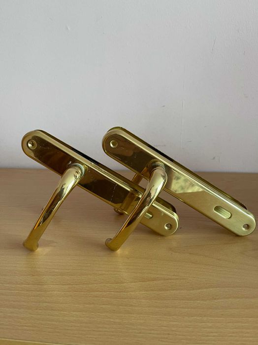 Дръжки за врата, цвят злато