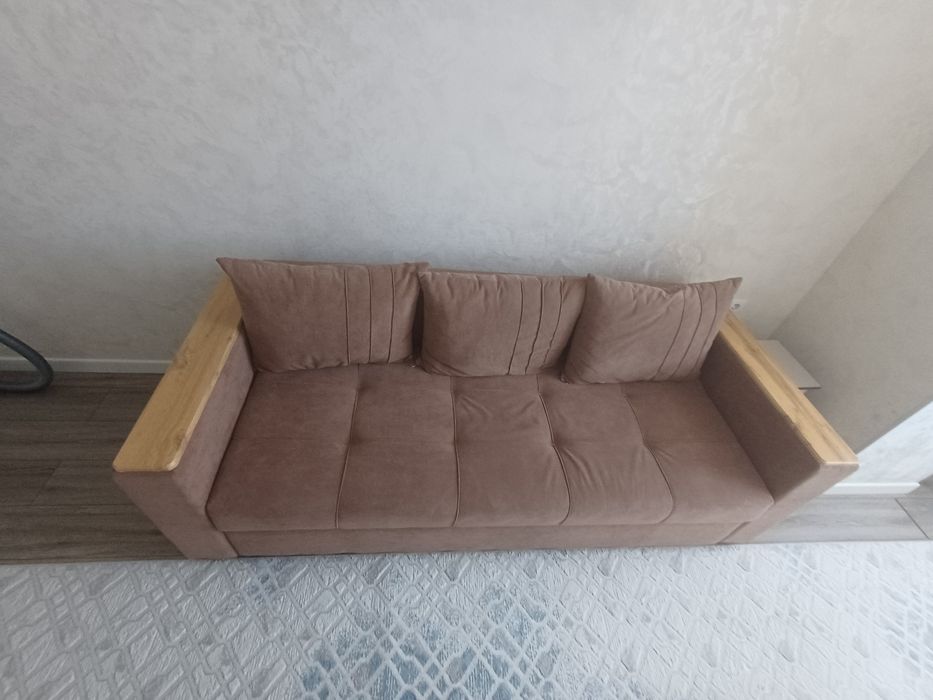 Продаётся диван длина 2 метра