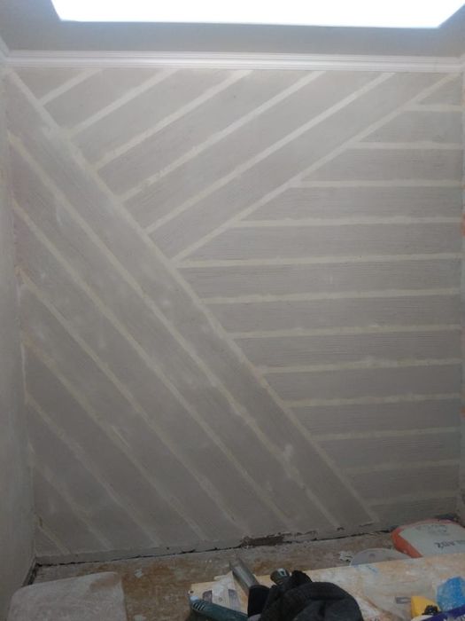 Поклейка обоев,покраска стен.