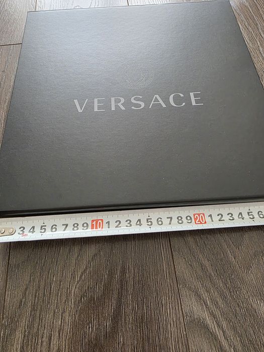 Кутии на  Dolce and Gabanna и Versace  подходяща за опаковка на подаръ