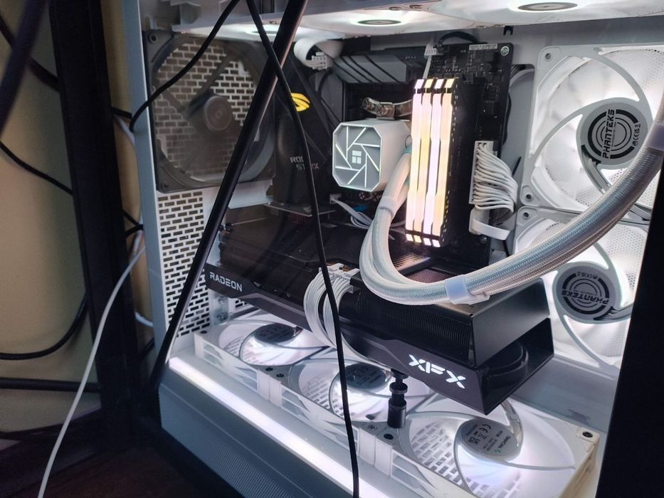 AMD RX9070XT xfx swift