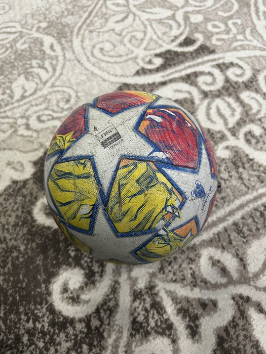 Продаётся футбольный мяч