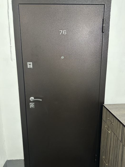 Продам входную дверь