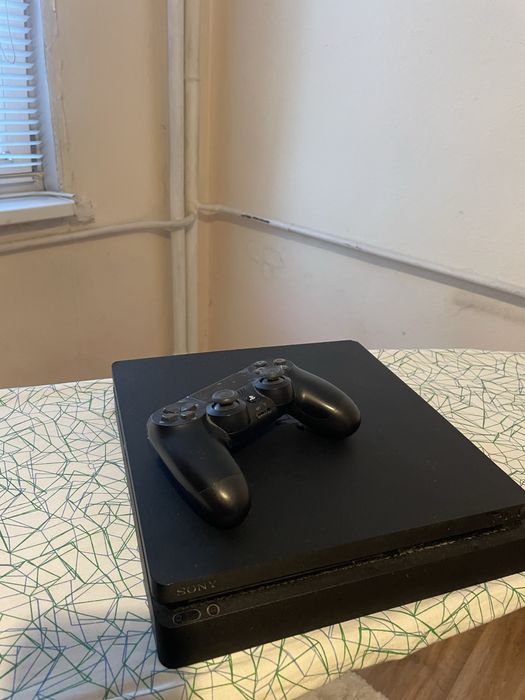 Playstation 4 slim