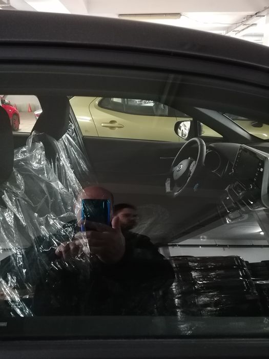 Продавам Тойота chr