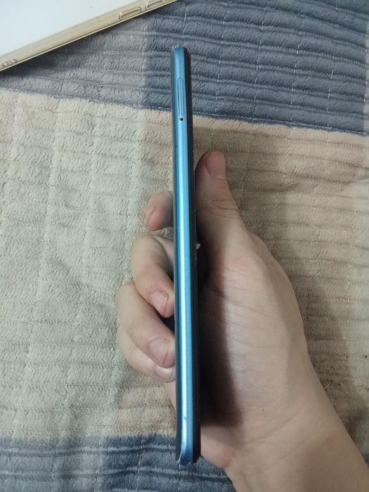 Продам срочно телефон