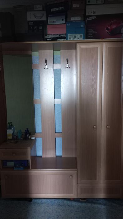 Продам шкаф 7 секций.  Прихожая.