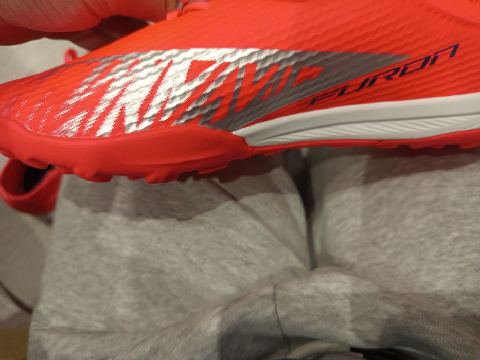 Футболни стоножки на new balance