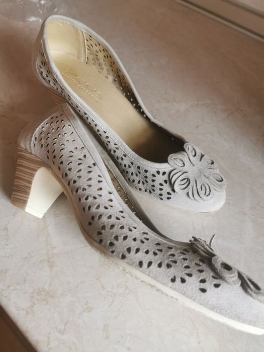 Страхотни обувки на прекрасни цени - Clarks,  Bright и др.