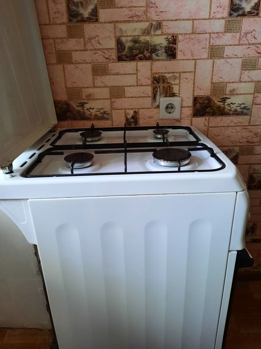 Продам газовую плиту