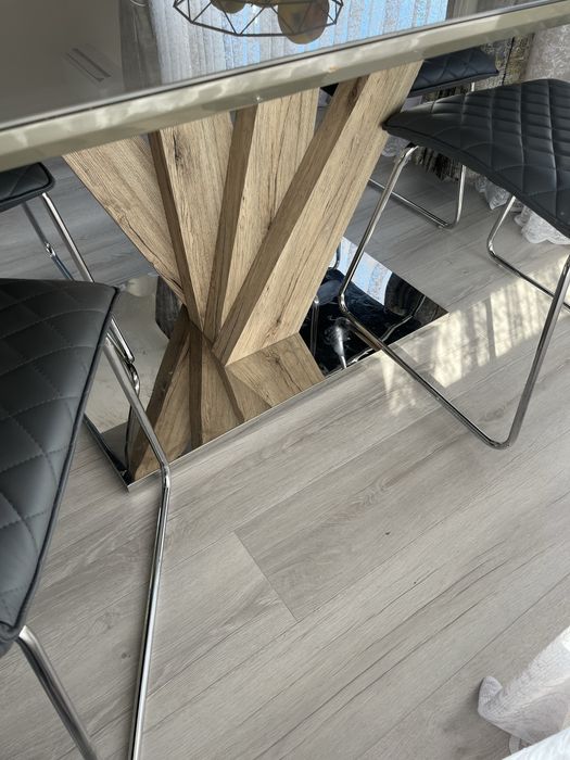 Трапезна маса и столове