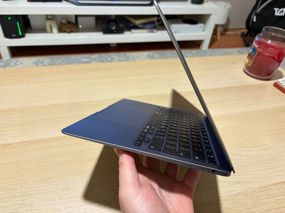 MacBook Air M1 - stare foarte buna